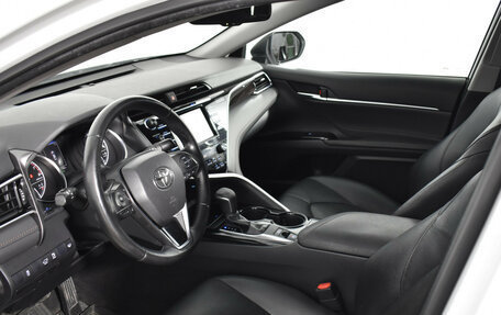 Toyota Camry, 2020 год, 2 390 000 рублей, 9 фотография