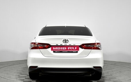 Toyota Camry, 2020 год, 2 390 000 рублей, 6 фотография