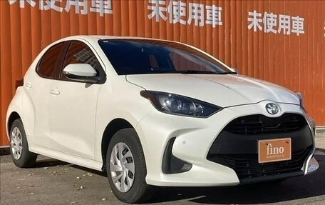 Toyota Yaris XP150 рестайлинг, 2022 год, 1 034 000 рублей, 1 фотография