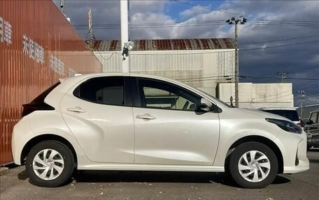 Toyota Yaris XP150 рестайлинг, 2022 год, 1 034 000 рублей, 3 фотография