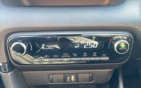 Toyota Yaris XP150 рестайлинг, 2022 год, 1 034 000 рублей, 8 фотография