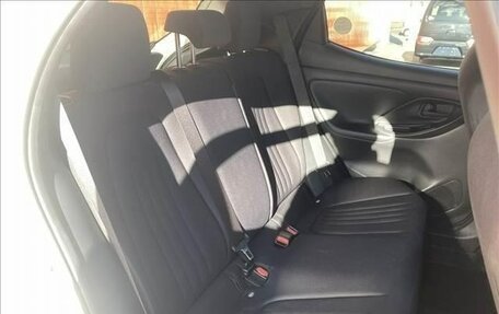 Toyota Yaris XP150 рестайлинг, 2022 год, 1 034 000 рублей, 10 фотография