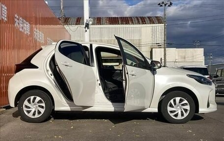 Toyota Yaris XP150 рестайлинг, 2022 год, 1 034 000 рублей, 12 фотография