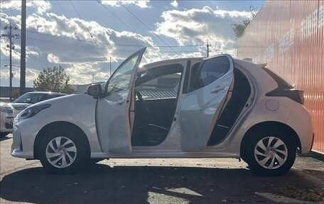 Toyota Yaris XP150 рестайлинг, 2022 год, 1 034 000 рублей, 14 фотография