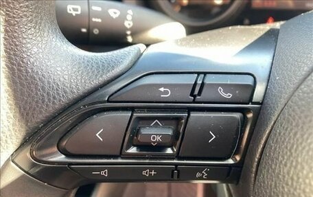 Toyota Yaris XP150 рестайлинг, 2022 год, 1 034 000 рублей, 21 фотография