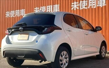 Toyota Yaris XP150 рестайлинг, 2022 год, 1 034 000 рублей, 29 фотография