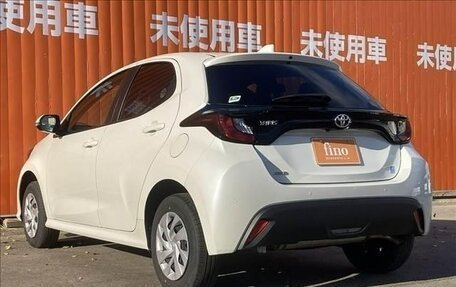 Toyota Yaris XP150 рестайлинг, 2022 год, 1 034 000 рублей, 31 фотография