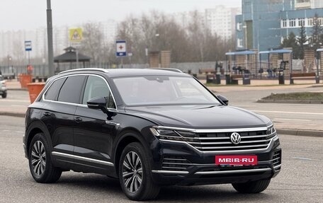 Volkswagen Touareg III, 2019 год, 5 995 000 рублей, 2 фотография
