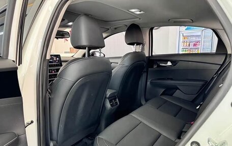 KIA K3, 2022 год, 1 600 000 рублей, 13 фотография