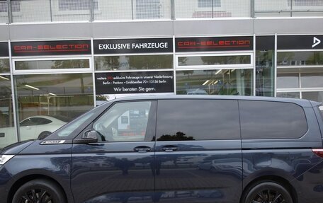 Volkswagen Multivan, 2022 год, 6 300 000 рублей, 2 фотография