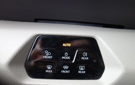 Volkswagen Multivan, 2022 год, 6 300 000 рублей, 18 фотография