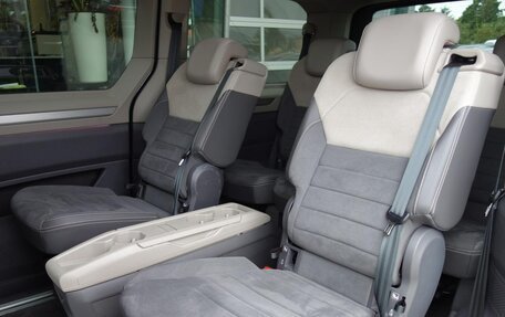 Volkswagen Multivan, 2022 год, 6 300 000 рублей, 23 фотография