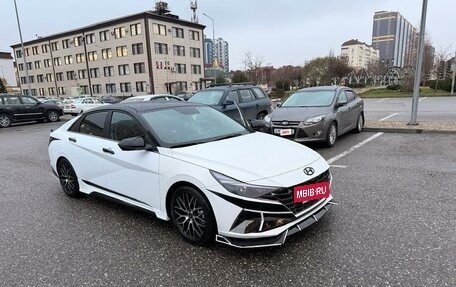 Hyundai Elantra, 2023 год, 3 100 000 рублей, 4 фотография