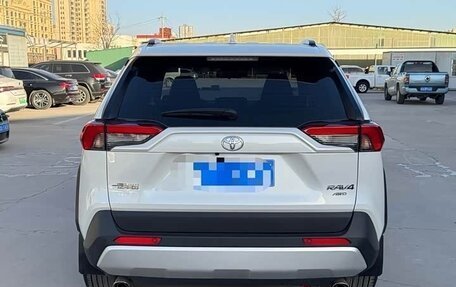 Toyota RAV4, 2024 год, 4 000 000 рублей, 5 фотография