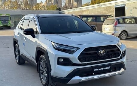 Toyota RAV4, 2024 год, 4 000 000 рублей, 3 фотография