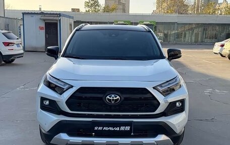 Toyota RAV4, 2024 год, 4 000 000 рублей, 2 фотография