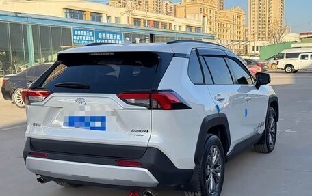 Toyota RAV4, 2024 год, 4 000 000 рублей, 4 фотография