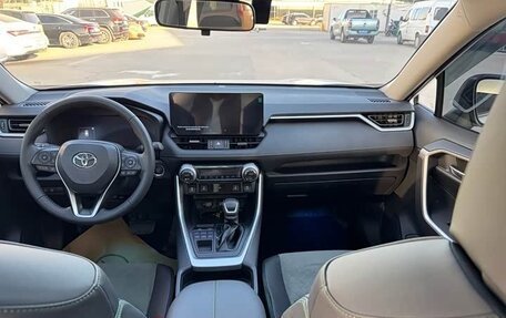 Toyota RAV4, 2024 год, 4 000 000 рублей, 7 фотография