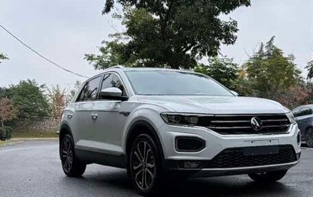 Volkswagen T-Roc I, 2022 год, 1 540 000 рублей, 2 фотография