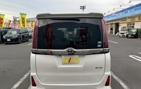 Toyota Noah III, 2019 год, 1 876 000 рублей, 6 фотография