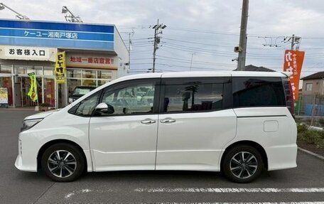 Toyota Noah III, 2019 год, 1 876 000 рублей, 11 фотография