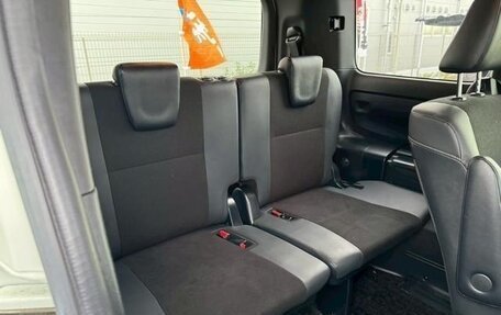 Toyota Noah III, 2019 год, 1 876 000 рублей, 16 фотография