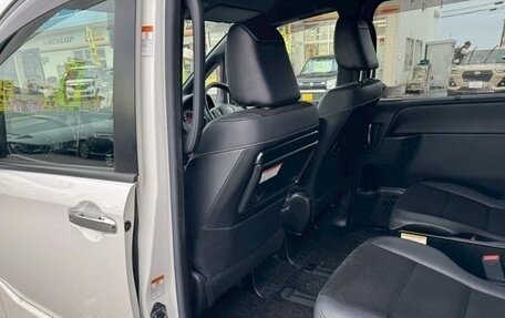 Toyota Noah III, 2019 год, 1 876 000 рублей, 20 фотография