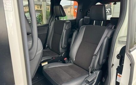 Toyota Noah III, 2019 год, 1 876 000 рублей, 21 фотография