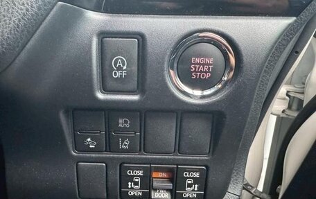 Toyota Noah III, 2019 год, 1 876 000 рублей, 33 фотография