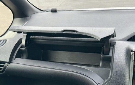 Toyota Noah III, 2019 год, 1 876 000 рублей, 35 фотография