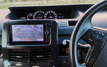 Toyota Voxy II, 2013 год, 1 700 000 рублей, 9 фотография