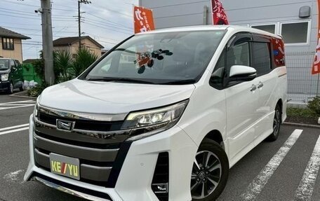 Toyota Noah III, 2019 год, 1 876 000 рублей, 40 фотография