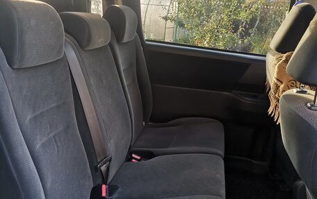 Toyota Voxy II, 2013 год, 1 700 000 рублей, 7 фотография