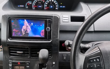 Toyota Voxy II, 2013 год, 1 700 000 рублей, 8 фотография