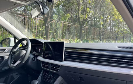 Volkswagen Tiguan II, 2022 год, 2 630 000 рублей, 10 фотография