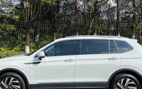 Volkswagen Tiguan II, 2022 год, 2 630 000 рублей, 6 фотография