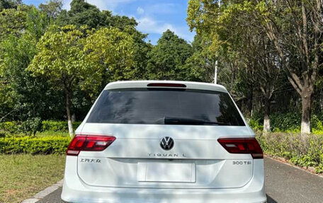 Volkswagen Tiguan II, 2022 год, 2 630 000 рублей, 4 фотография