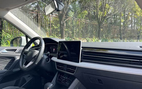 Volkswagen Tiguan II, 2022 год, 2 630 000 рублей, 9 фотография