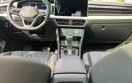 Volkswagen Tiguan II, 2022 год, 2 630 000 рублей, 11 фотография