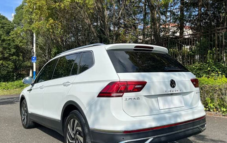 Volkswagen Tiguan II, 2022 год, 2 630 000 рублей, 3 фотография