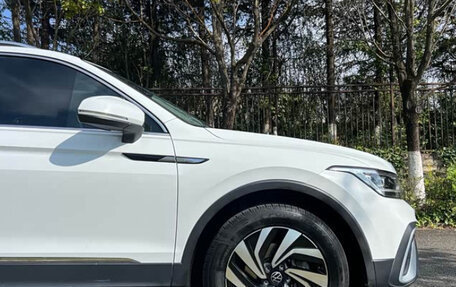 Volkswagen Tiguan II, 2022 год, 2 630 000 рублей, 14 фотография