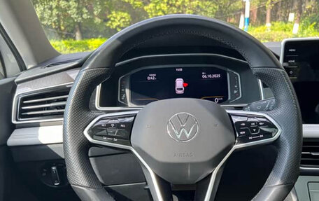 Volkswagen Tiguan II, 2022 год, 2 630 000 рублей, 13 фотография