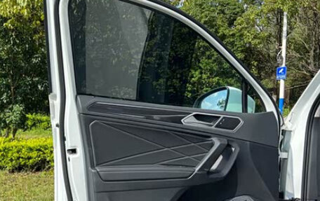 Volkswagen Tiguan II, 2022 год, 2 630 000 рублей, 20 фотография