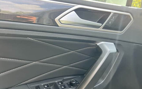 Volkswagen Tiguan II, 2022 год, 2 630 000 рублей, 19 фотография