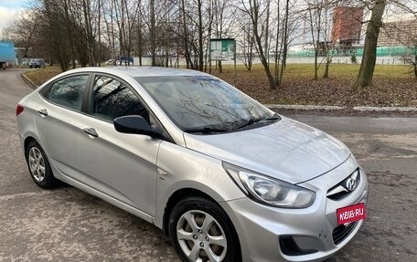 Hyundai Solaris II рестайлинг, 2011 год, 615 000 рублей, 5 фотография