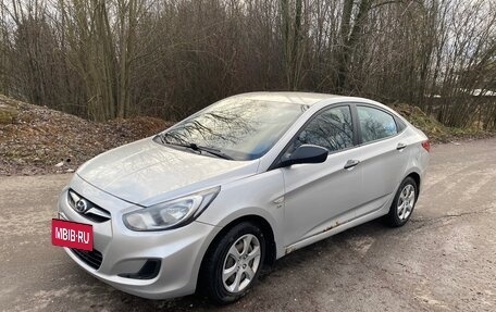 Hyundai Solaris II рестайлинг, 2011 год, 615 000 рублей, 3 фотография