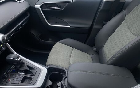 Toyota RAV4, 2025 год, 4 270 000 рублей, 12 фотография