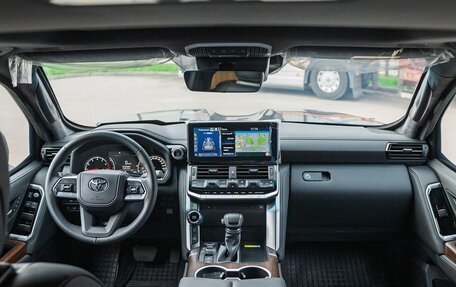 Toyota Land Cruiser, 2025 год, 27 000 000 рублей, 8 фотография