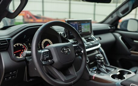 Toyota Land Cruiser, 2025 год, 27 000 000 рублей, 15 фотография