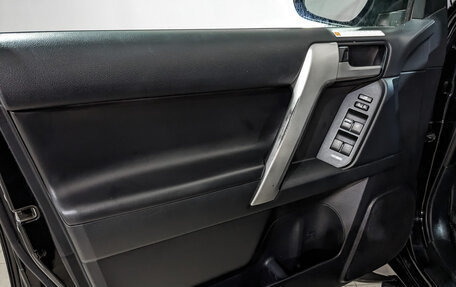 Toyota Land Cruiser Prado 150 рестайлинг 2, 2019 год, 4 150 000 рублей, 19 фотография